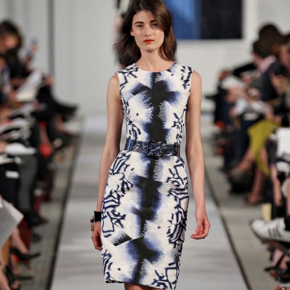 □$3,400 OSCAR DE LA RENTA PICASSO SILK EXCL EMBROID IVORY BLUE DAY DRESS US S